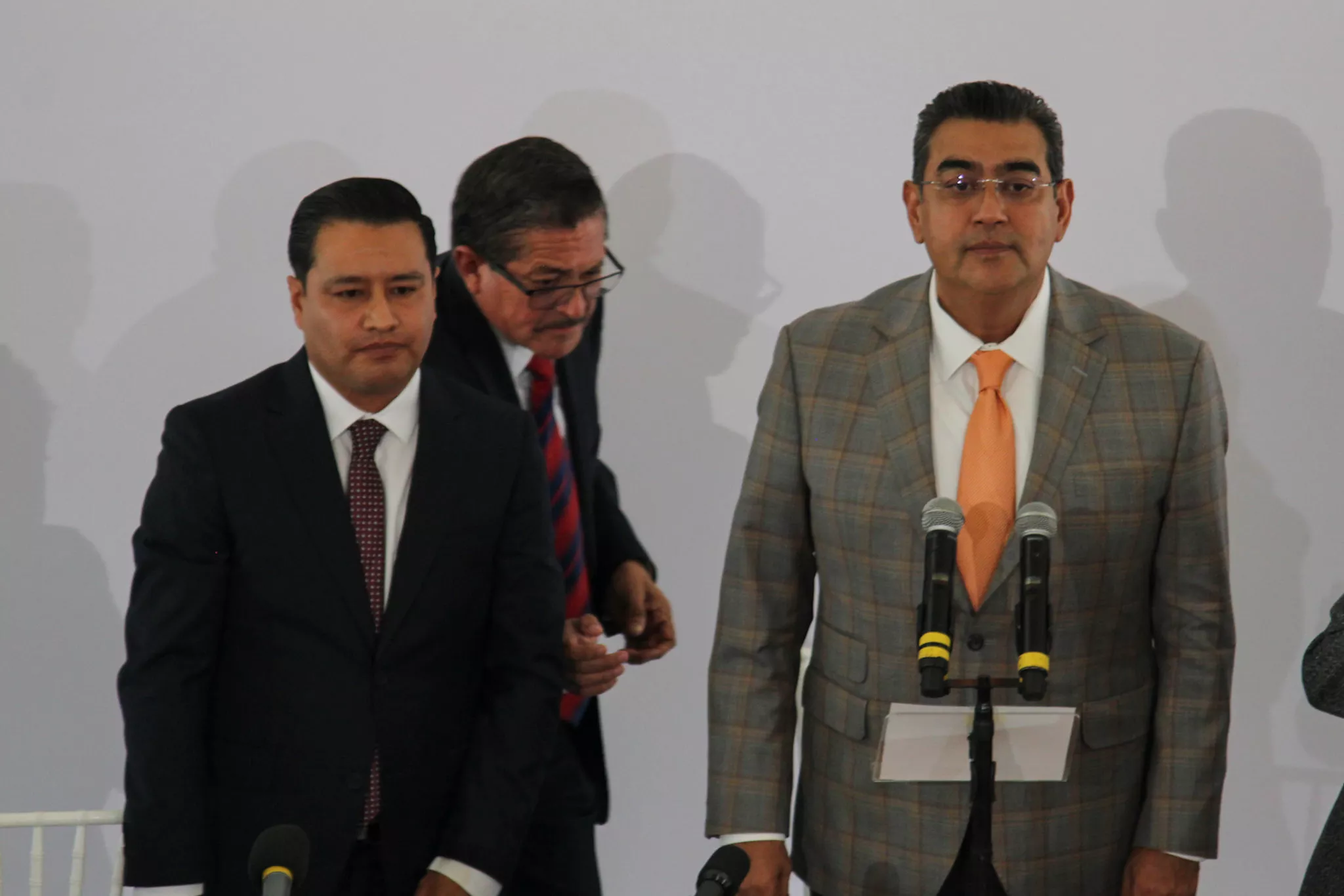 Sergio Salomón toma protesta al líder del sindicato de burócratas: pide colaboración 1 IMG 3351