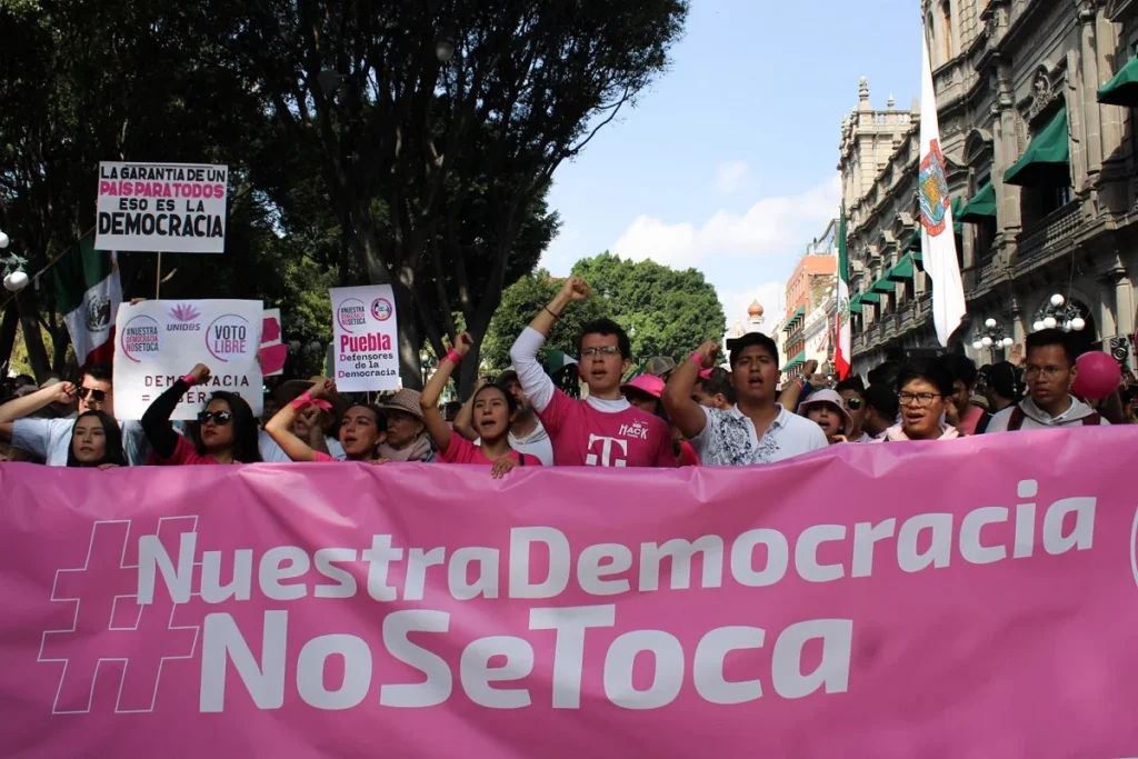 Panistas se suman a Marcha por la Democracia en Puebla: piden llegar al 70% de votación el 2 de junio