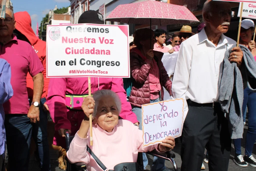 Panistas se suman a Marcha por la Democracia en Puebla: piden llegar al 70% de votación el 2 de junio