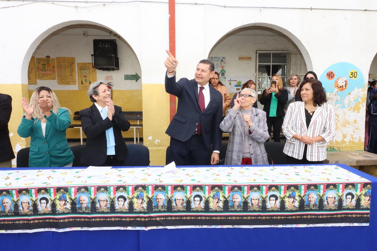 Educación pública es humanista y cambia vidas: Armenta 1 PHOTO 2024 02 02 16 11 47