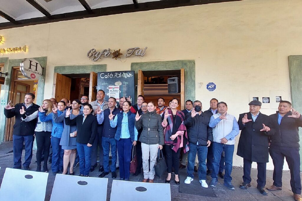 Panistas de San Pedro y San Andrés Cholula se manifestaron contra la designación a la diputación local