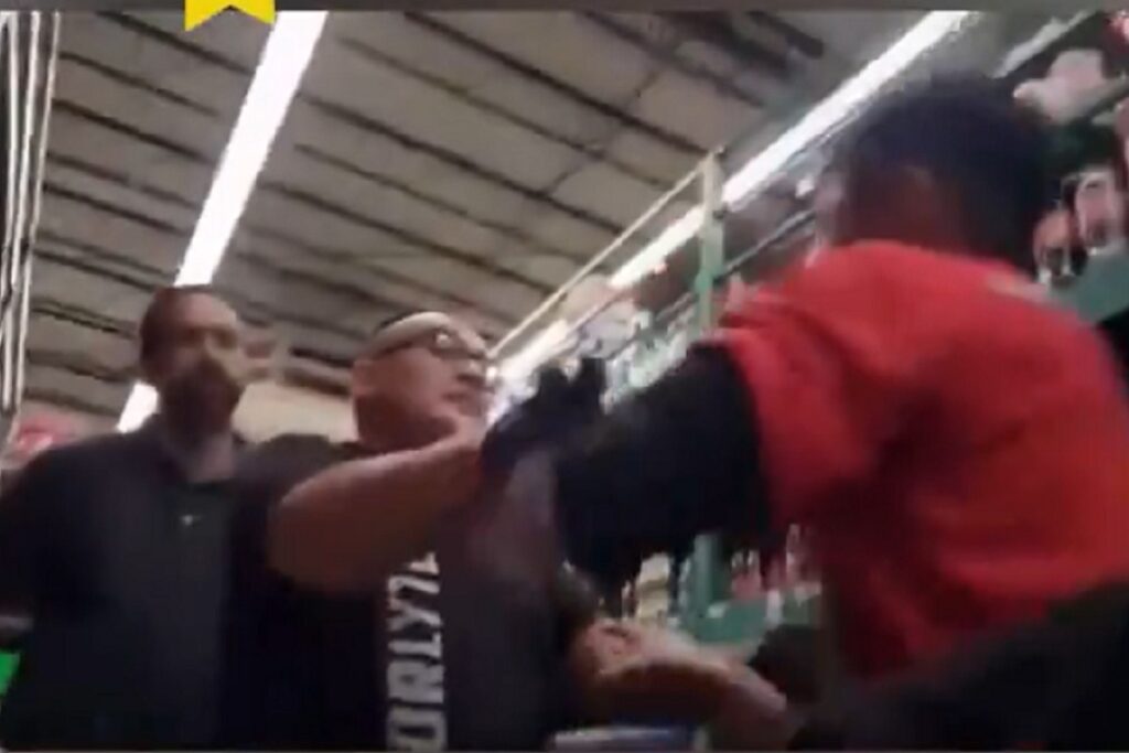 VIDEO: Promotores de Coca-Cola y Pepsi protagonizan pelea en tienda de Toluca