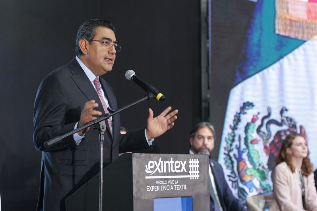 Sergio Salomón al inaugurar al Exintex