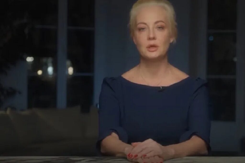 Viuda de Alexei Navalny promete revelar la razón de su muerte y llama a la acción contra Putin