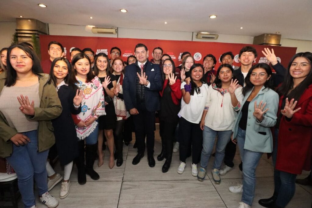 Alejandro Armenta trabaja a favor de juventudes