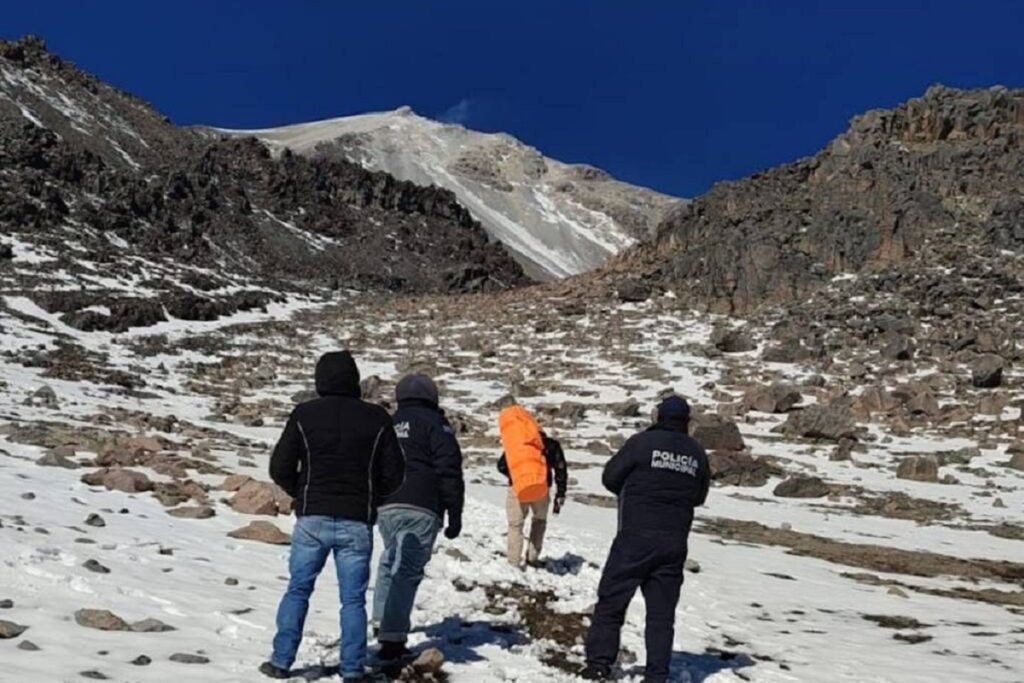 Buscan al último alpinista perdido en el Pico de Orizaba con drones