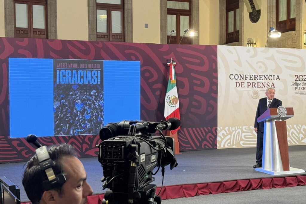 amlo revela la portada de su nuevo libro gracias