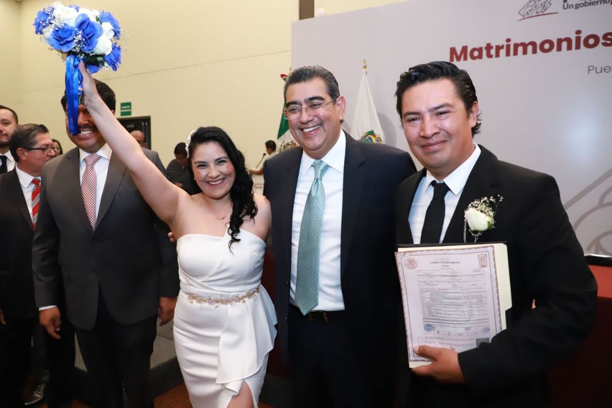 Con matrimonios colectivos gratuitos, Sergio Salomón ofrece certeza jurídica a parejas poblanas 1 Matrimonios comunitarios gratis Sergio Salomón