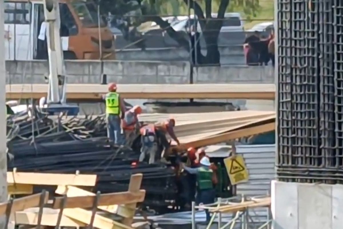 VIDEO: columna del Trolebús Elevado cae y deja al menos 5 heridos en CDMX 1 cae columna del Trolebús Elevado CDMX