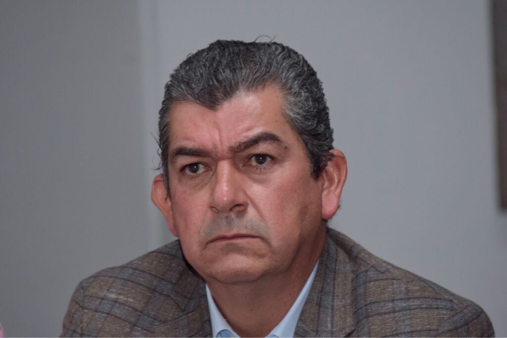 Carlos Montiel Solana pide licencia como regidor