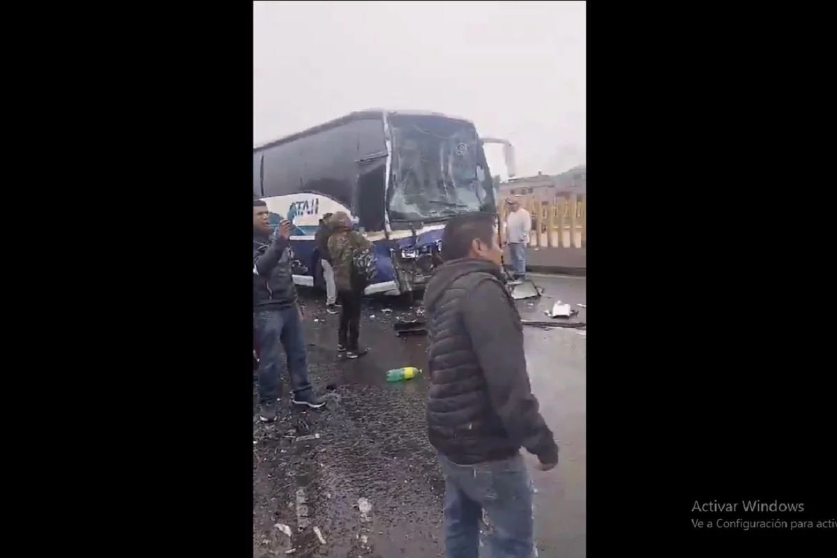 VIDEO: Choque entre dos autobuses de pasajeros deja 19 lesionados en la México-Puebla 1 choque en la méxico-puebla