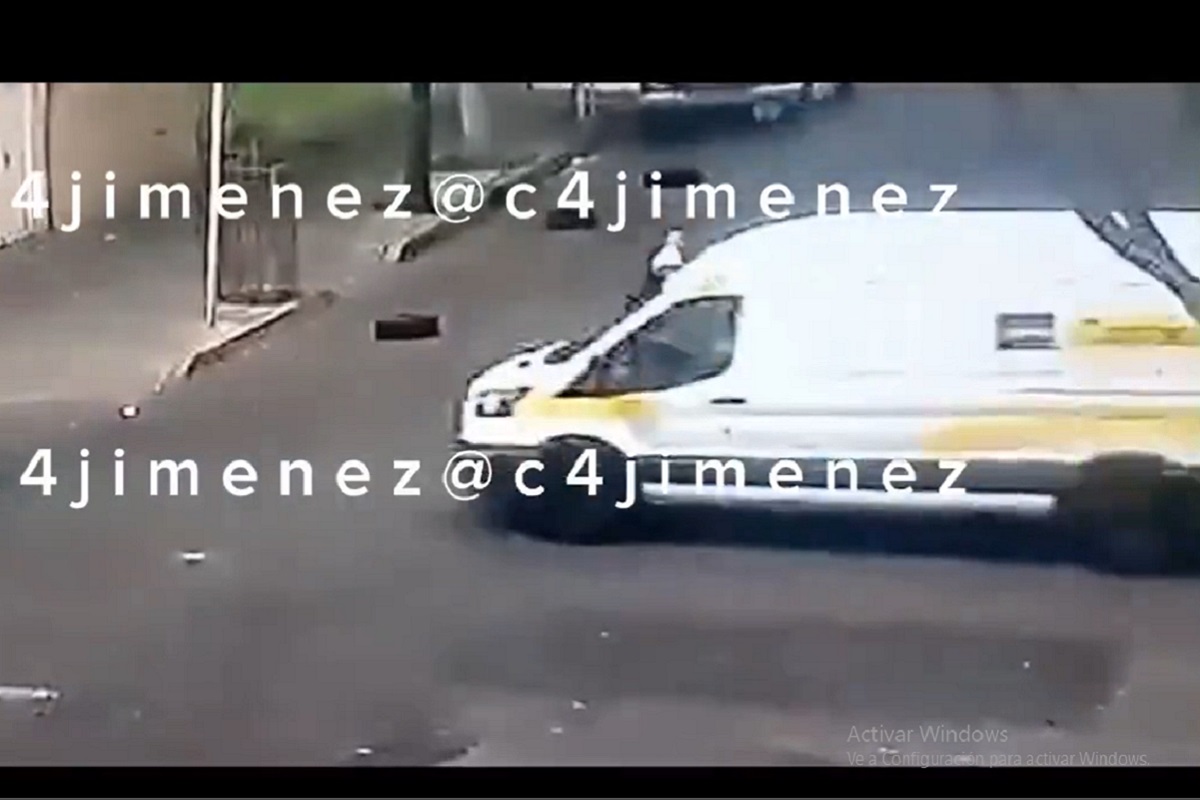 VIDEO: Conductor de Coppel arrolla a dos motociclistas en CDMX 1 conductor de coppel arrolla a motociclistas