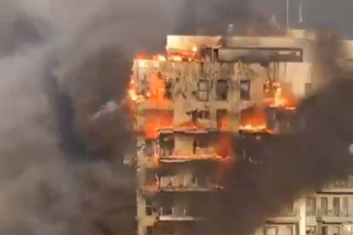 VIDEOS: edificio habitacional se incendia completamente en Valencia, España 1 incendio de edifico en Valencia