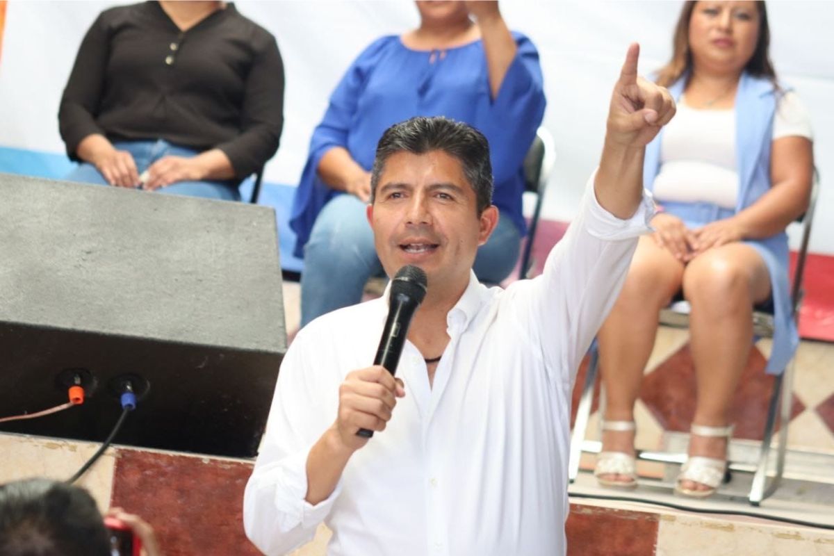 Lalo Rivera se reune con panistas y priistas en Tecali y Tepexi
