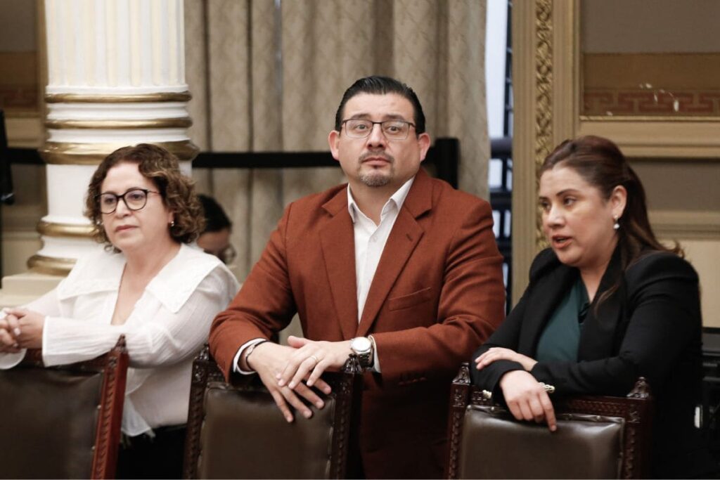 conforman Grupo Plural en Congrseo de Puebla