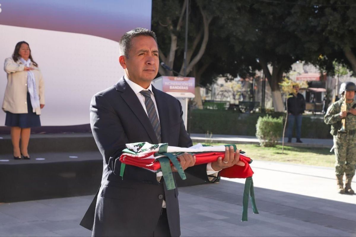 Mundo Tlatehui inceinaración banderas