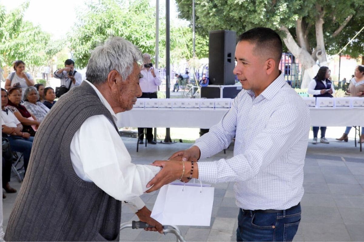 Mundo Tlatehui entrega 270 auxiliares auditivos 1 Mundo Tlatehui entrega auxiliares auditivos