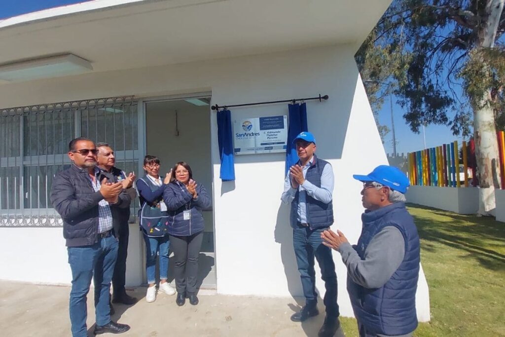 Edmundo Tlatehui entrega obra en CAIC Cholula