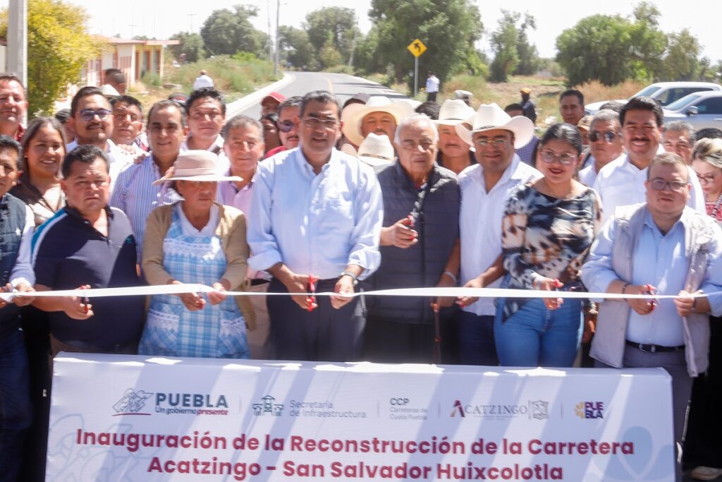 El mandatario presidió la inauguración de la reconstrucción de la carretera Acatzingo-San Salvador Huixcolotla