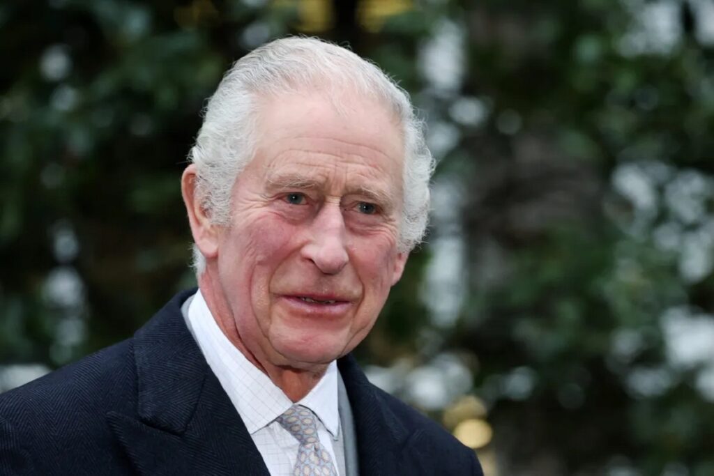 El Rey Carlos III enfrenta el diagnóstico de cáncer tras procedimiento hospitalario