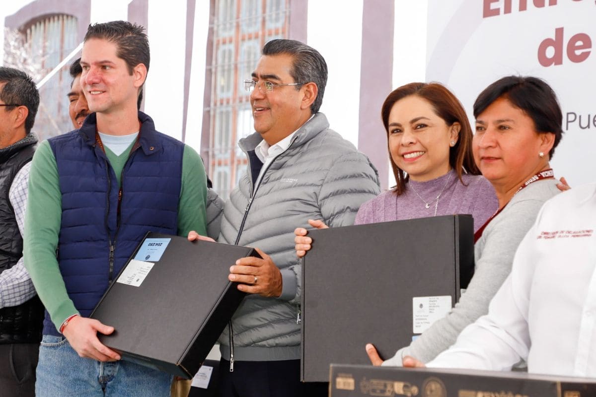 Con entrega de computadoras, SEDIF refuerza trabajo por población vulnerable 1 SEDIF entrega computadoras Puebla