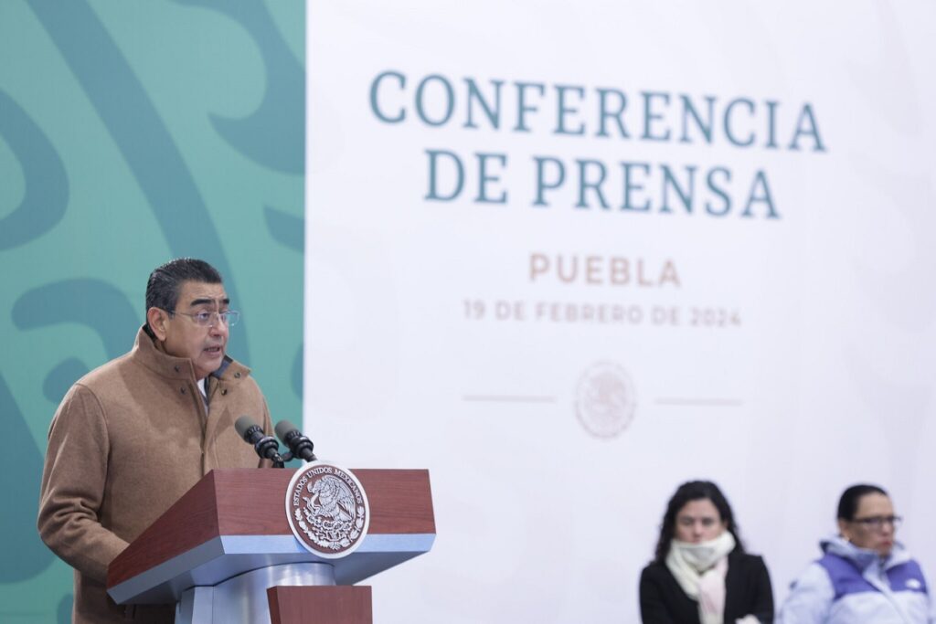 Promete AMLO que Hospital San Alejandro estará listo antes que concluya su gobierno 