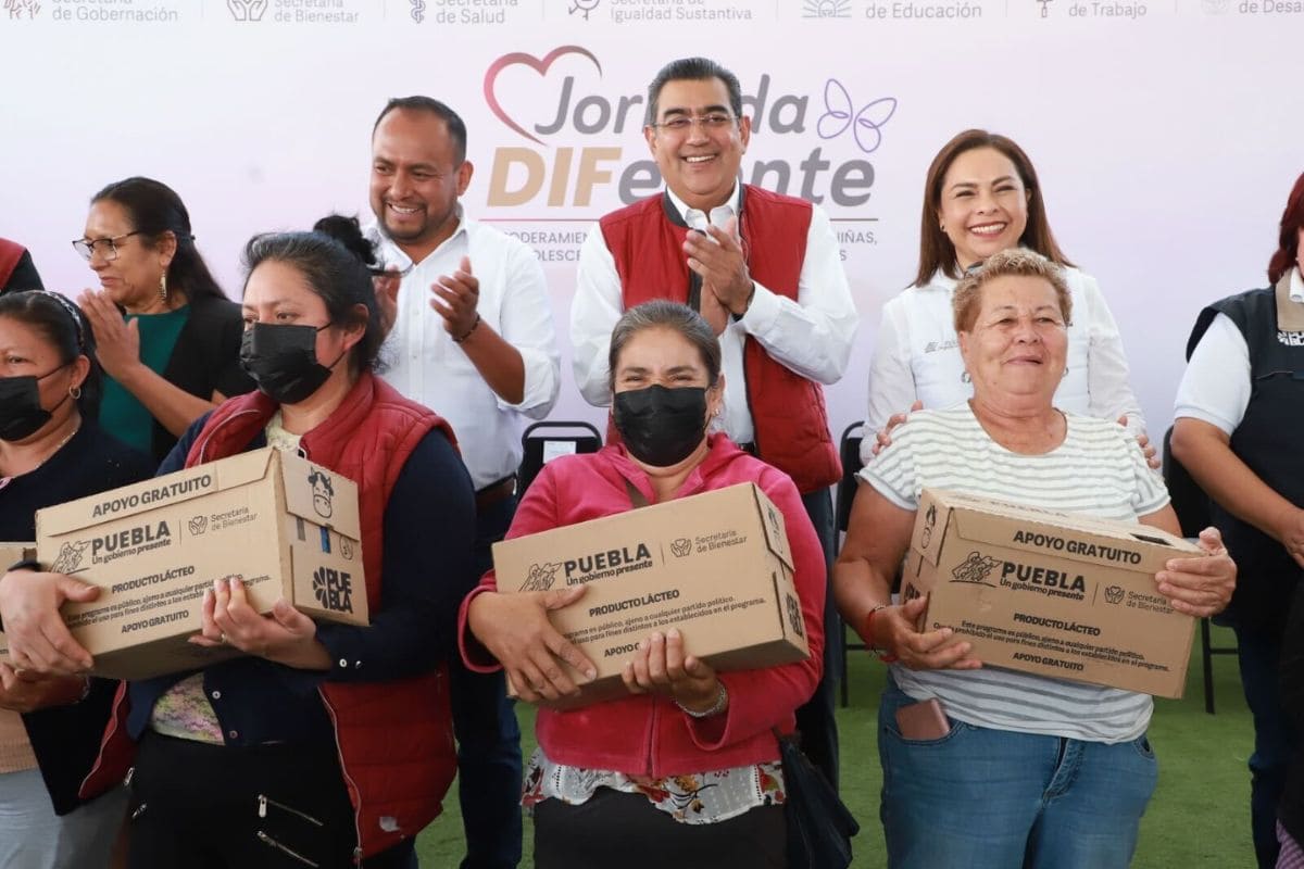 Con jornada “Diferente”, gobierno de Puebla reafirma cercanía con grupos vulnerables 1 Sergio Salomón jornada Diferente