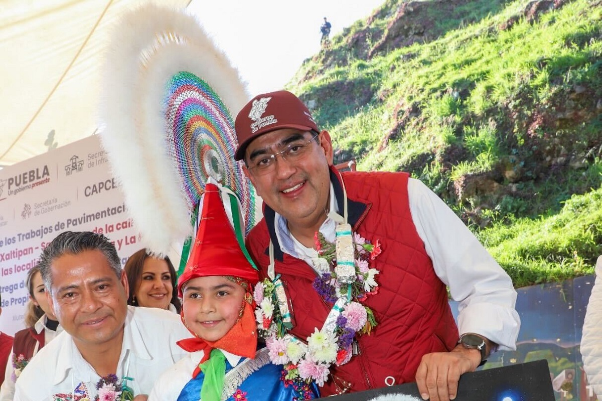 En Chignautla, Sergio Salomón llama a sociedad a seguir trabajando en equipo con las autoridades 1 En este municipio, Sergio Salomón entregó la pavimentación de 11 calles, plantas del Programa de Reforestación y acciones para el bienestar de las familias poblanas
