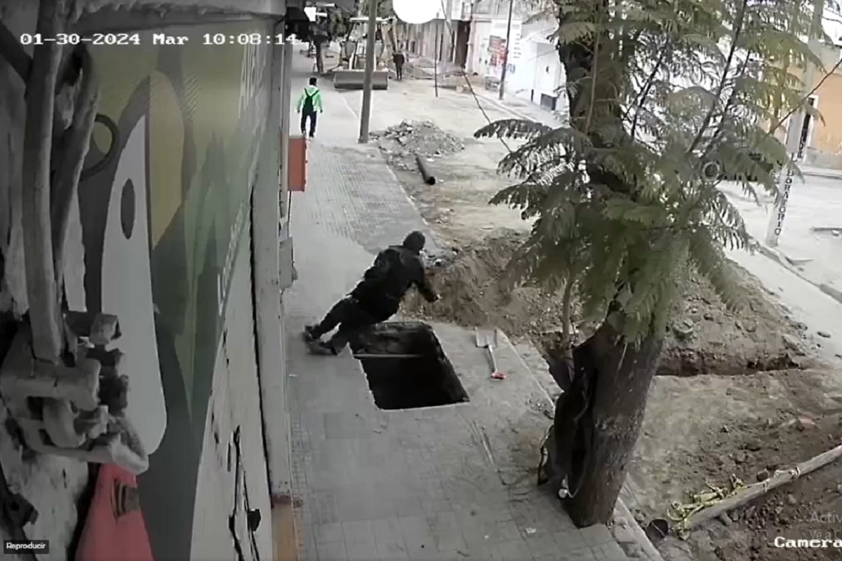 hombre de la tercera edad cae a una zanja en tehuacan