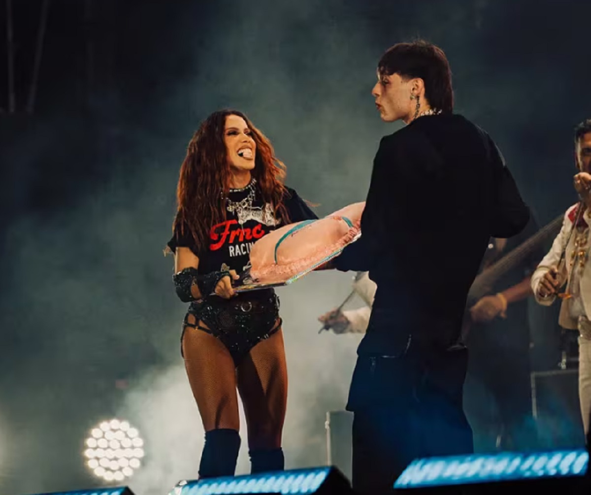 Peso Pluma besa a Anitta en el Tecate Pa’l Norte y desata rumores de nuevo romance 1 Anitta y Peso Pluma