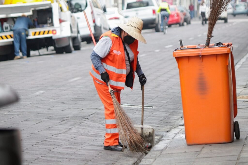 Ayuntamiento de Puebla ofrece servicio de recolección de ceniza