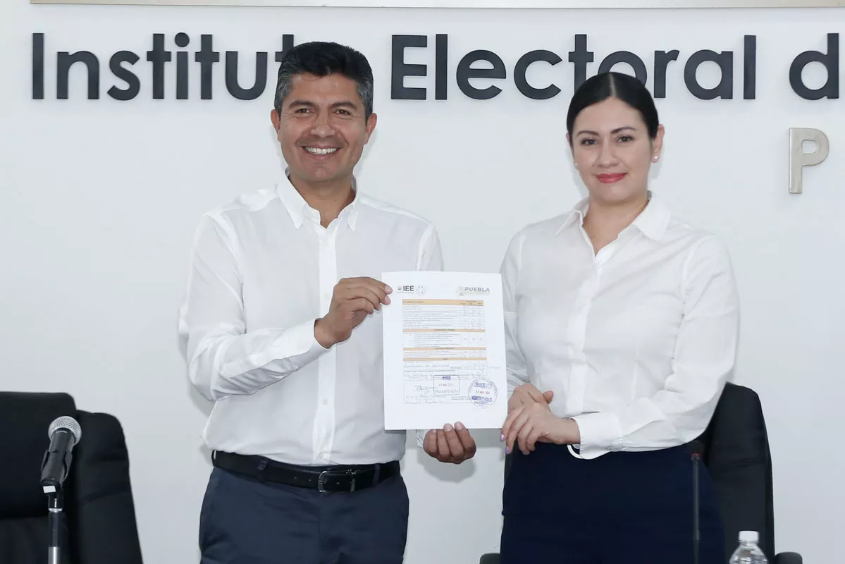 Con el respaldo de Marko Cortés, Lalo Rivera se registra como candidato a gobernador 13 Eduardo Rivera Registro IEE festejo candidato a la gubernatura 2