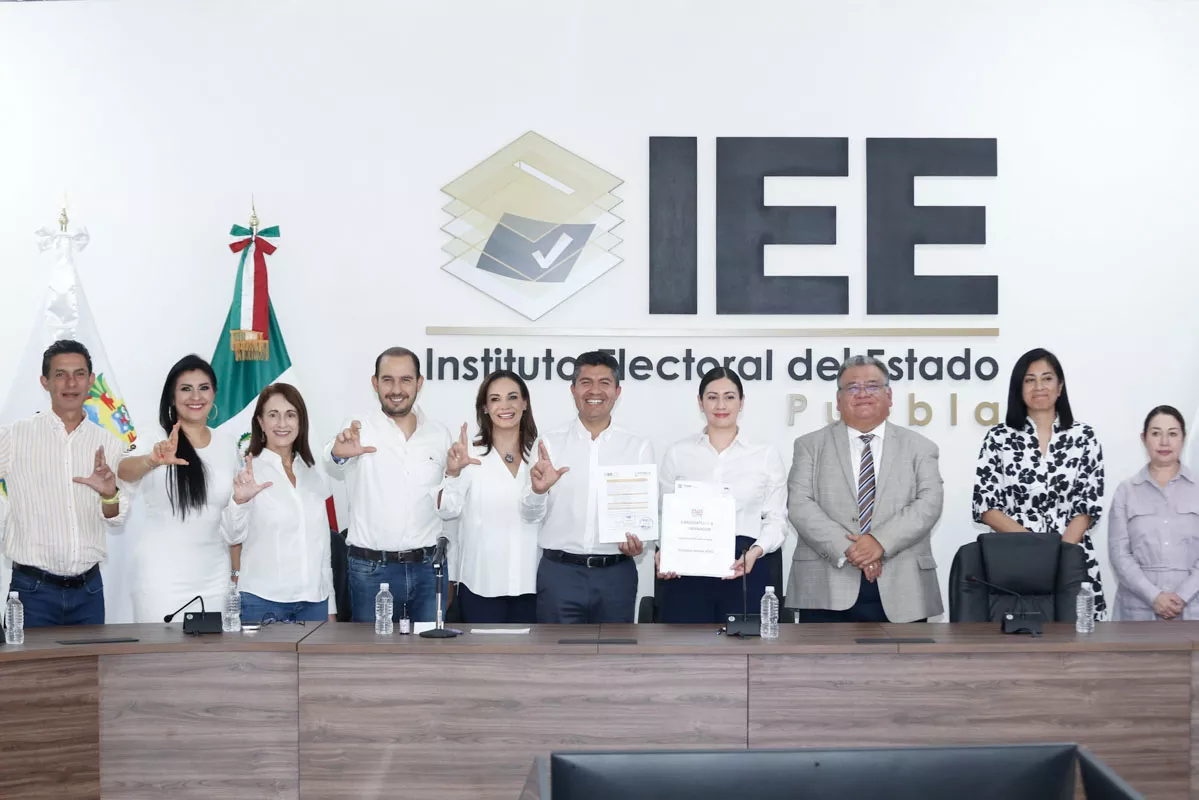 Con el respaldo de Marko Cortés, Lalo Rivera se registra como candidato a gobernador 14 Eduardo Rivera Registro IEE festejo candidato a la gubernatura 3