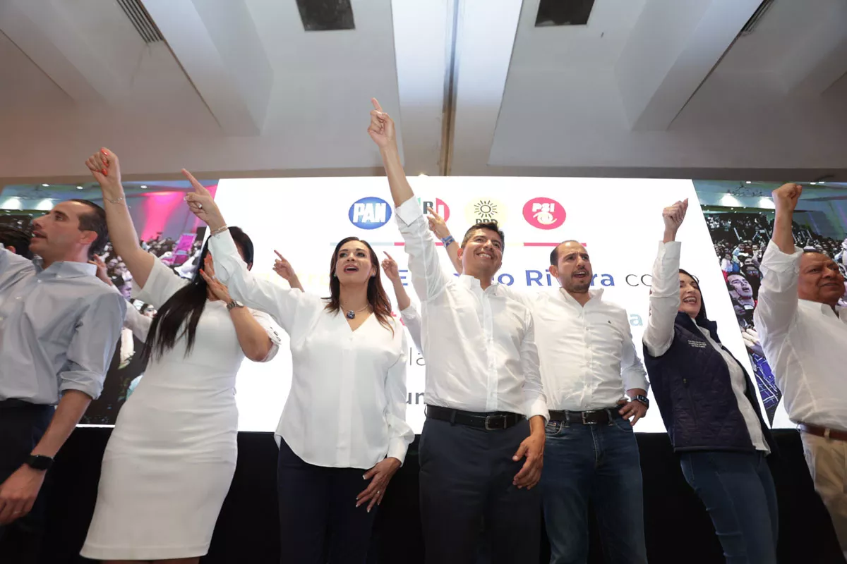 Con el respaldo de Marko Cortés, Lalo Rivera se registra como candidato a gobernador 10 Eduardo Rivera Registro IEE festejo candidato a la gubernatura 5