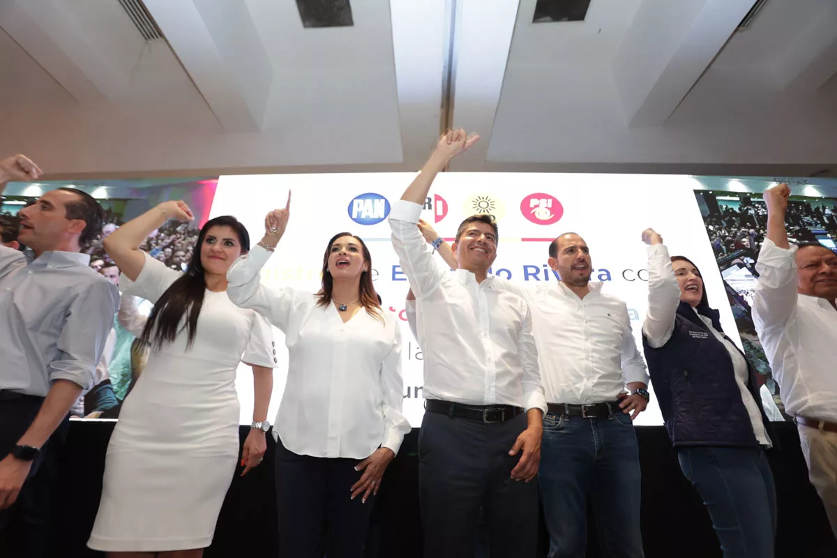 Con el respaldo de Marko Cortés, Lalo Rivera se registra como candidato a gobernador 11 Eduardo Rivera Registro IEE festejo candidato a la gubernatura 6
