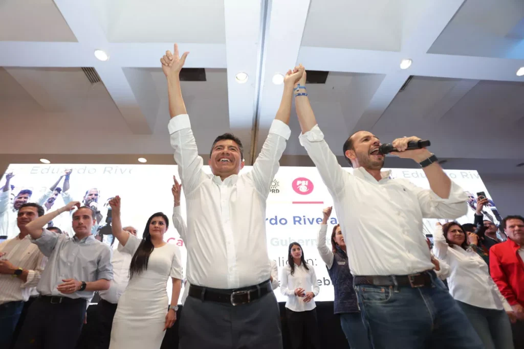 Eduardo Rivera se registra como candidato a gobernador de Puebla ante el IEE
