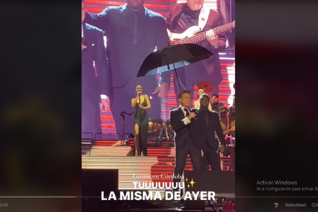 #LordSombrilla: Así puso Luis Miguel a asistente a cubrirlo de la lluvia en show de Argentina