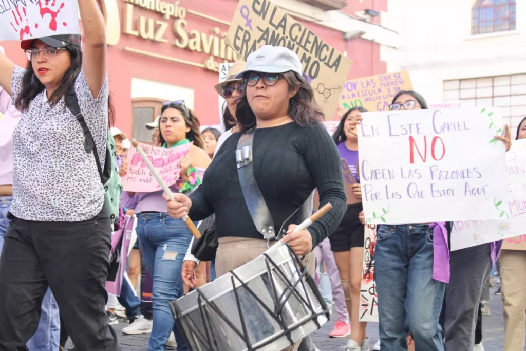 Marcha 8m Puebla zocalo de puebla 11