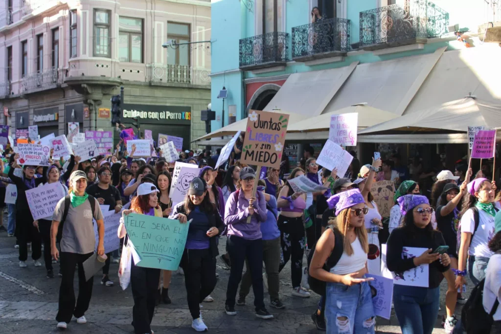 Marcha 8m Puebla zocalo de puebla 12