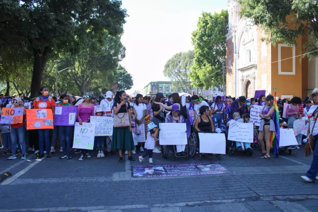 Marcha 8m Puebla zocalo de puebla 3