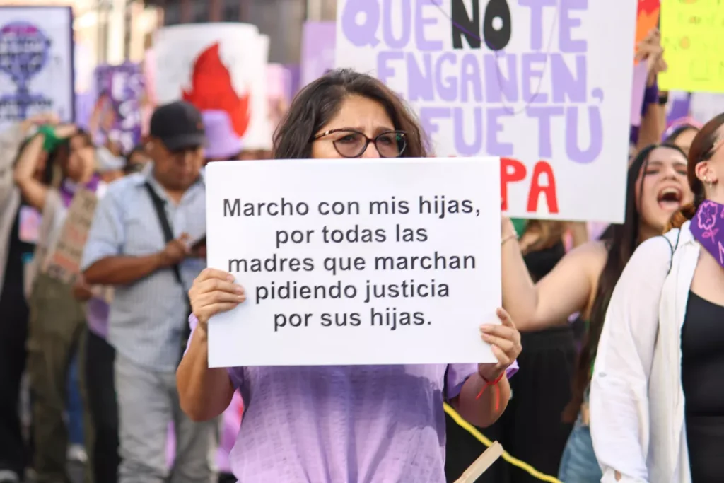 Marcha 8m Puebla zocalo de puebla 9
