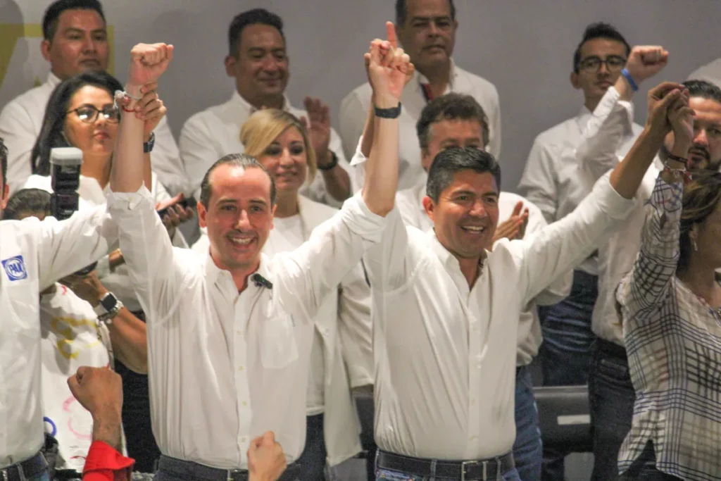 Riestra asegura que está sumando a morenistas inconformes con su partido 11 Mario Riestra registro IEE presentacion equipo de campana PAN Puebla 7