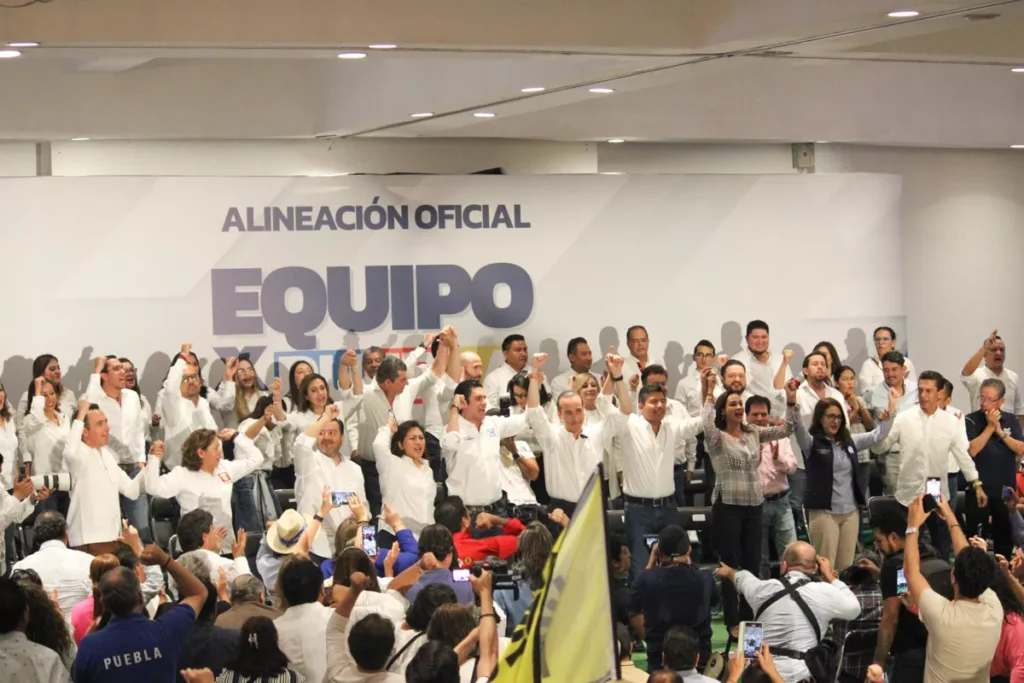 Riestra asegura que está sumando a morenistas inconformes con su partido 10 Mario Riestra registro IEE presentacion equipo de campana PAN Puebla 8
