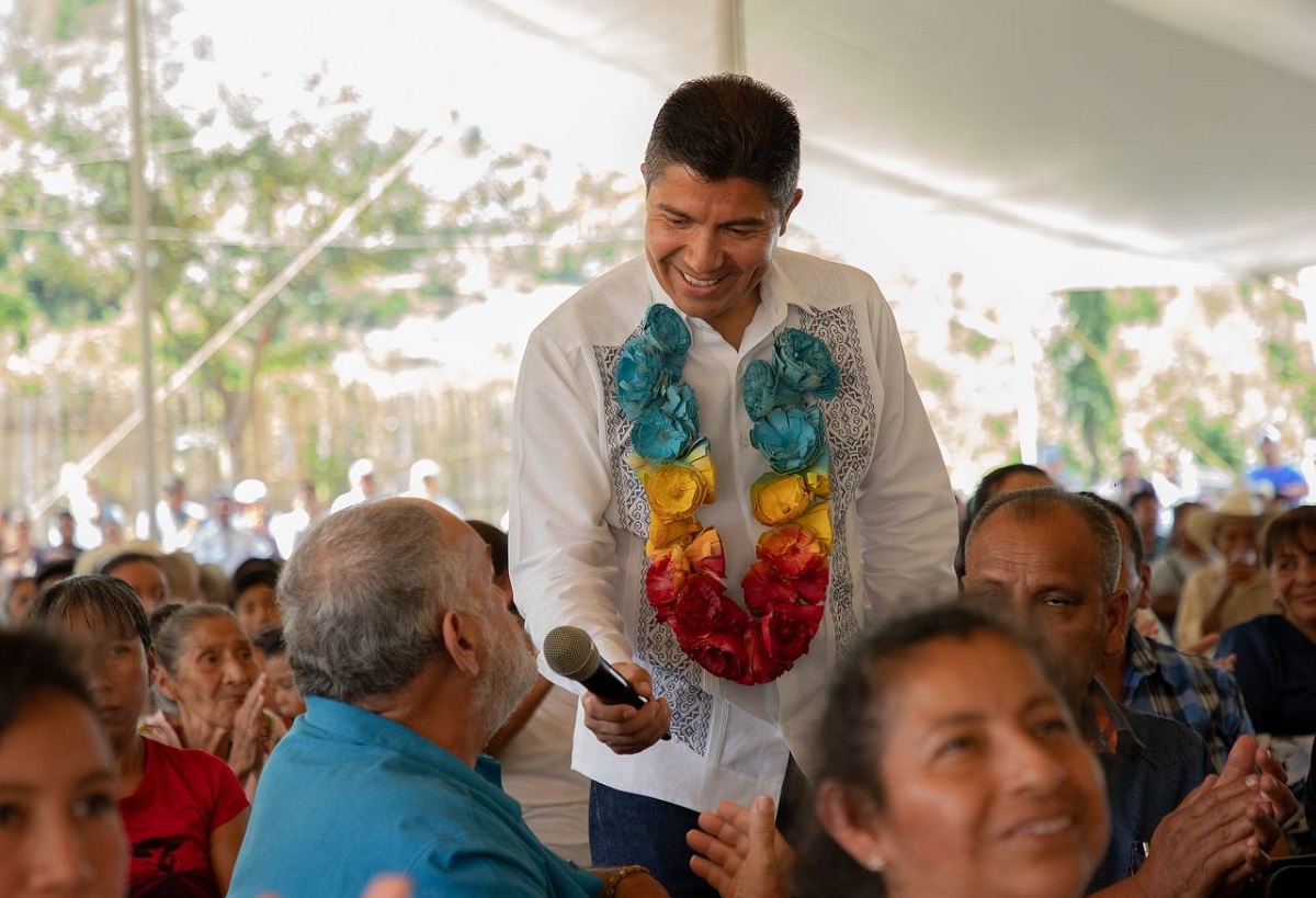 Mejorar el estado de Puebla se logrará trabajando en equipo: Lalo Rivera 1 Mejorar el estado de puebla se logrará trabajando en equipo Lalo Rivera