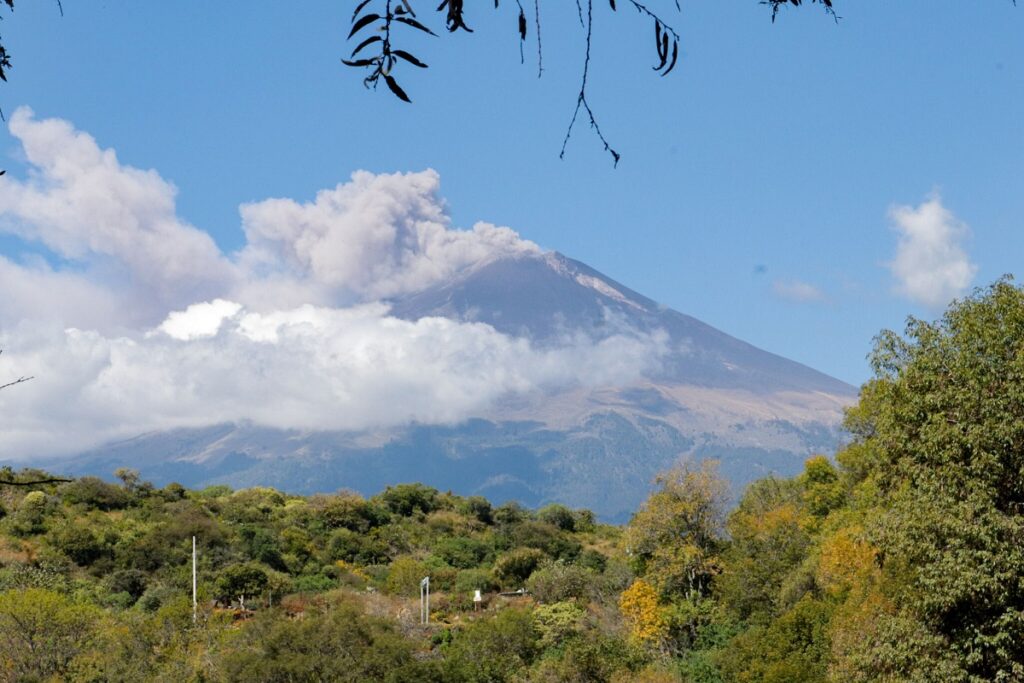 Popocatépetl registra 52 exhalaciones y mil 30 minutos de tremor en las últimas horas