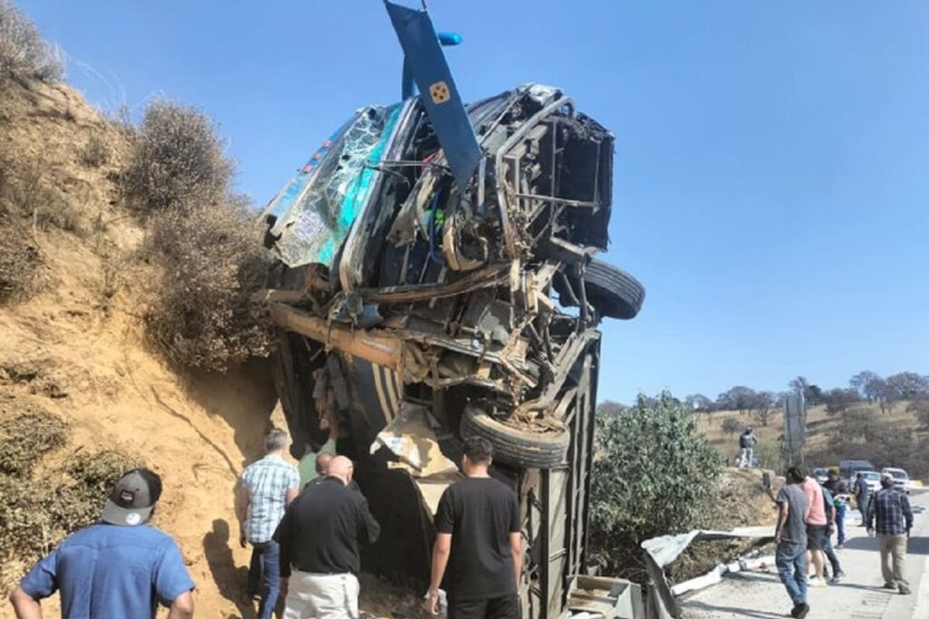 accidente autobus mexico Puebla cuatro muertos