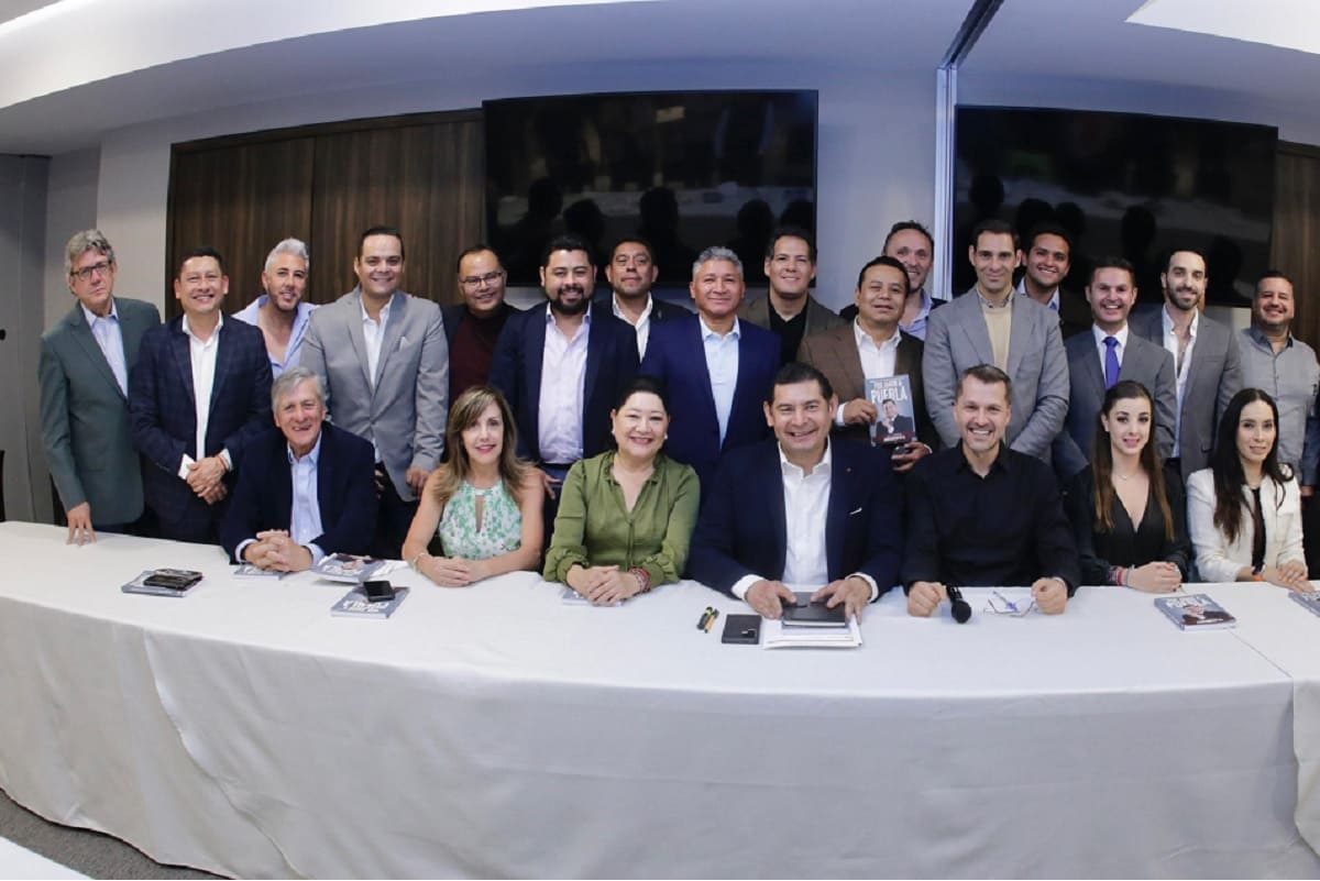 Desarrollo inclusivo con el sector empresarial: Armenta 1 Alejandro Armenta reunión con empresarios
