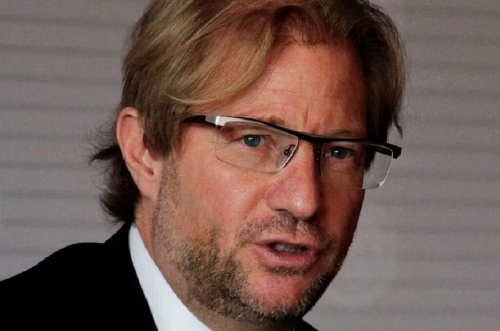 Avanza proceso de extradición de Andrés Roemer por acusaciones de abuso sexual y violación