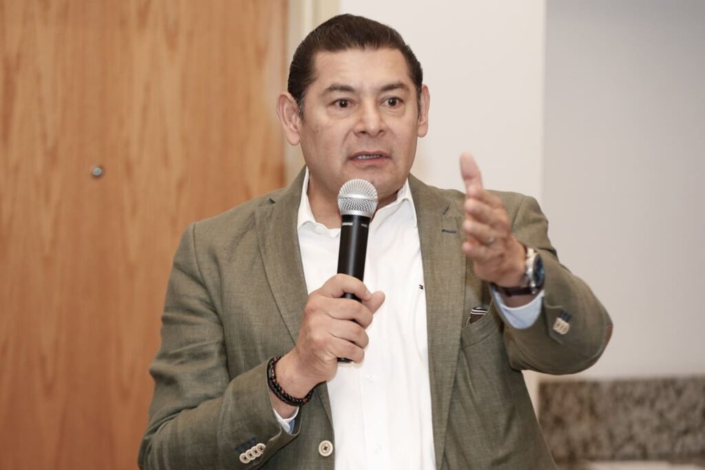 Alejandro Armenta no se confía de encuesta que lo pone 4 puntos arriba de Lalo Rivera