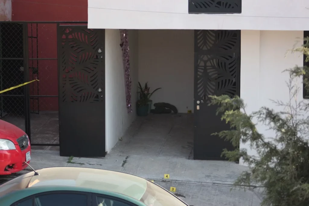 Asesinan a un hombre a balazos en el Infonavit El Conde